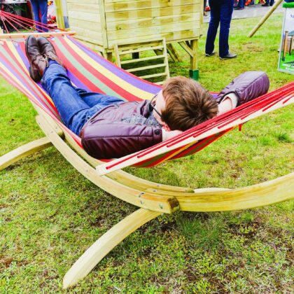 Raamiga võrkkiik LAZY (värviline)