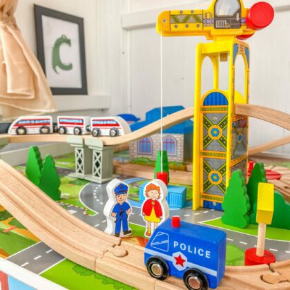 Puidust mängulaud, Linnaelu