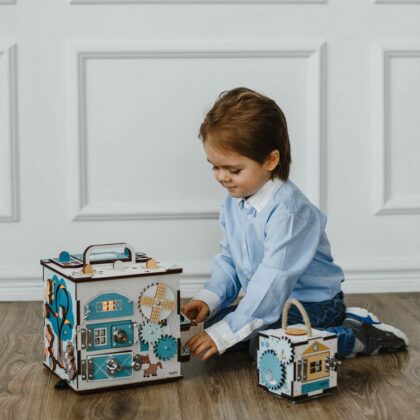 Sinine puidust Tegevuskuubik "Busy Board"