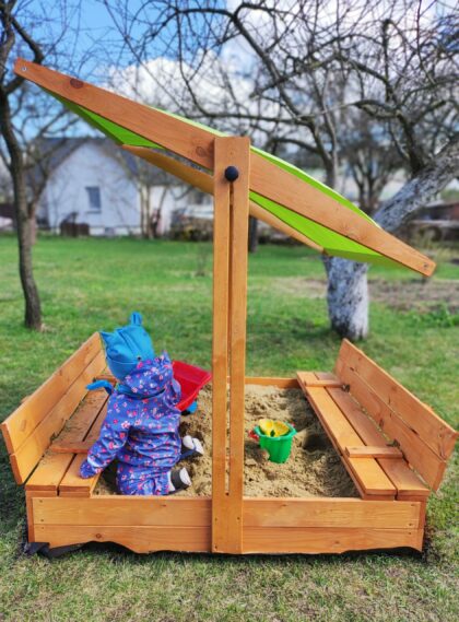 Immutatud puidust liivakast katusega, 140×140 cm (hall)