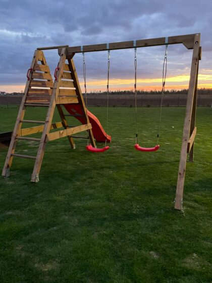 Kahe kiigega mänguväljak JONAS