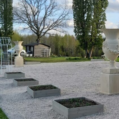 Puidust peenrakast 115 x 85 x 26 cm, must