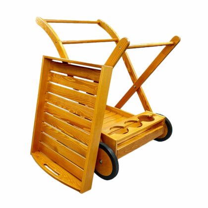 Puidust serveerimislaud ratastega