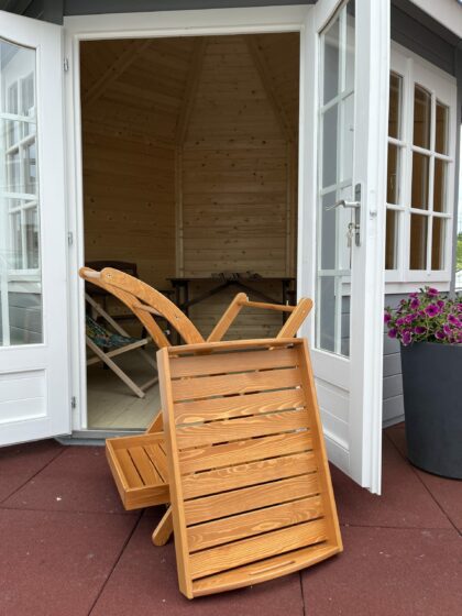 Puidust serveerimislaud ratastega