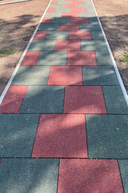 Laste mänguväljakute kummist põrandakate 40 mm (must)