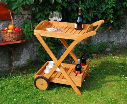 Puidust serveerimislaud ratastega