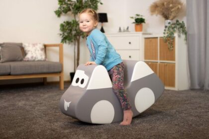 Pehme kiikuv mänguklots AUTO, hall