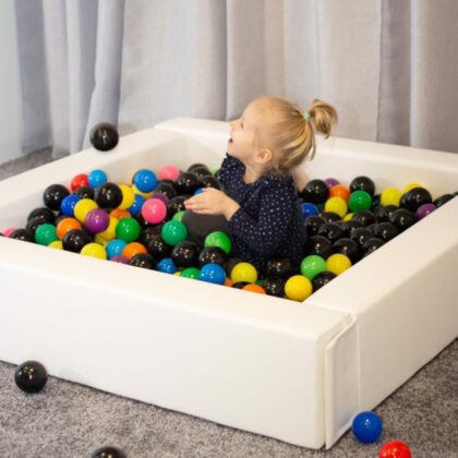 Pehme pallimere bassein 130 x 130 cm, valge