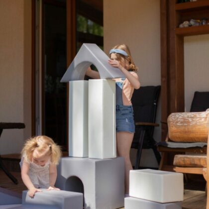 Pehmete mänguklotside komplekt TORN, valge/hall