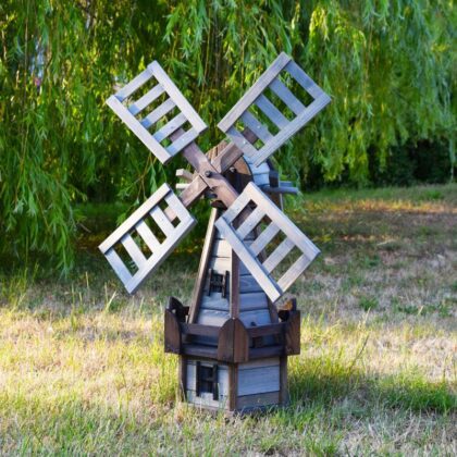 Puidust aiatuulik, hall