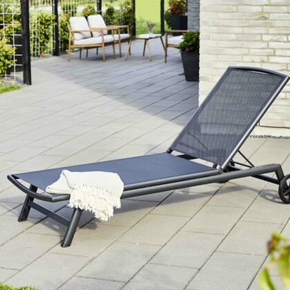 Kokkupandav päevitustool Aire, must