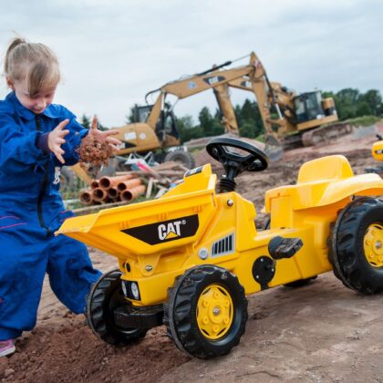 Pedaalidega traktor, CAT, kollane